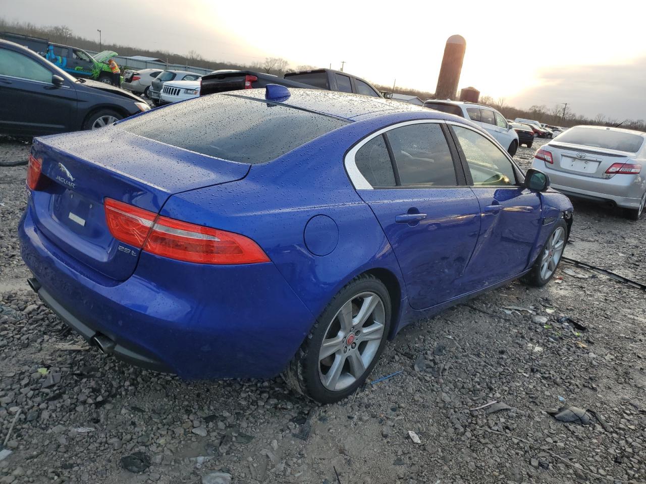 Автомобіль JAGUAR XE PREMIUM 2017 | GrandCar Автомобіль JAGUAR XE PREMIUM 2017 | GrandCar
