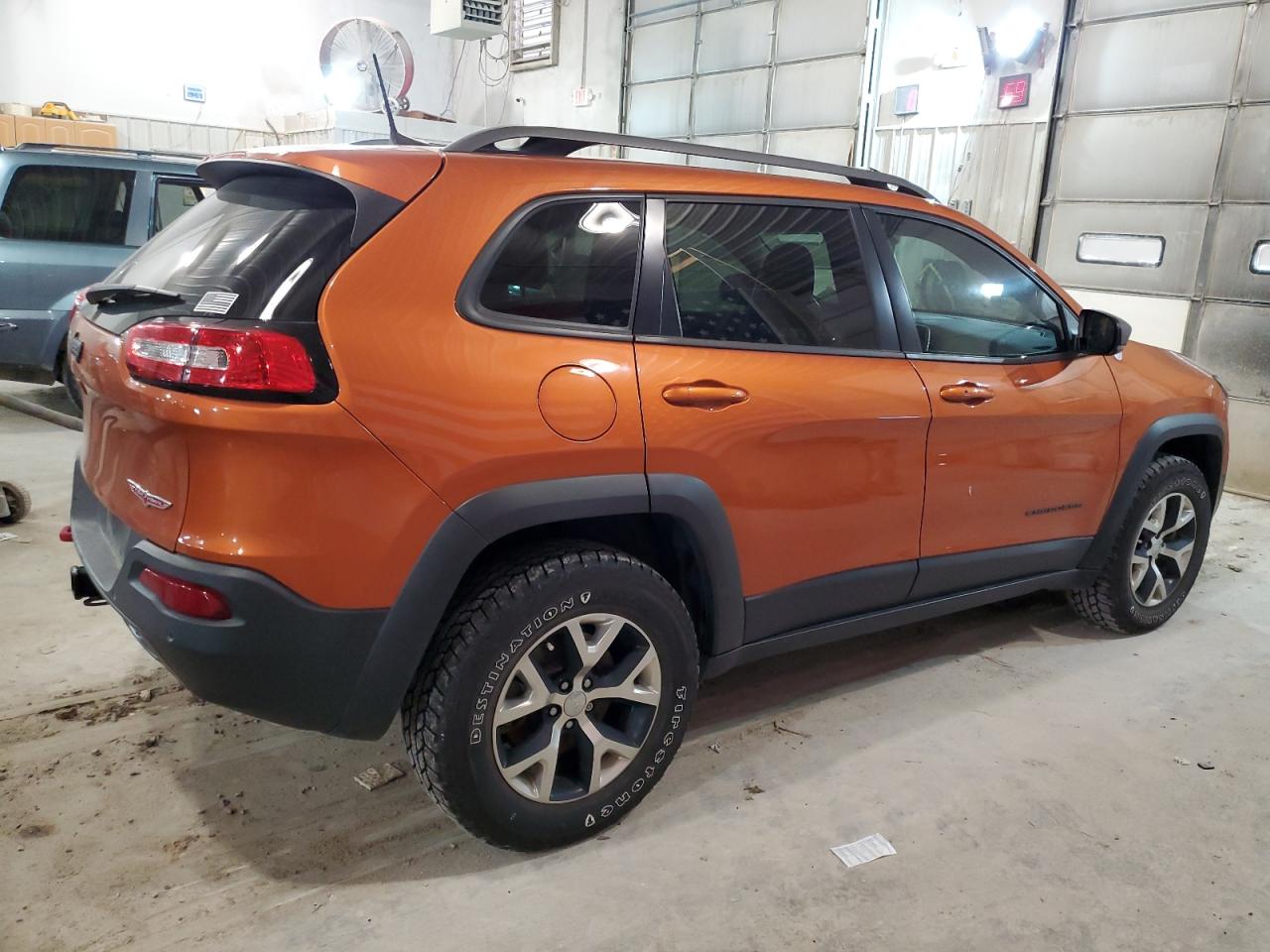 Автомобиль JEEP CHEROKEE TRAILHAWK 2015 | GrandCar Автомобиль JEEP CHEROKEE TRAILHAWK 2015 | GrandCar
