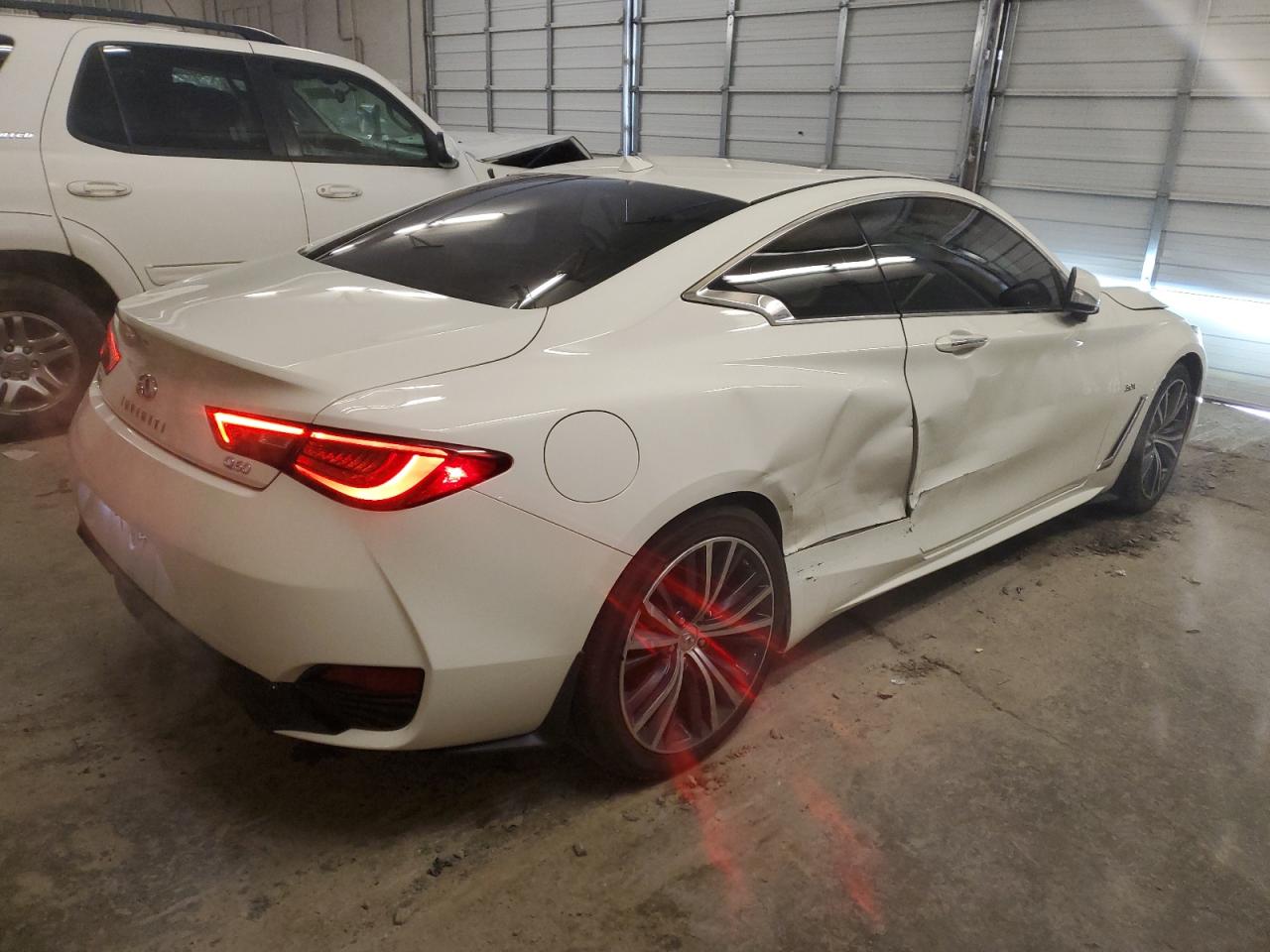 Автомобіль INFINITI Q60 LUXE 300 2018 | GrandCar Автомобіль INFINITI Q60 LUXE 300 2018 | GrandCar