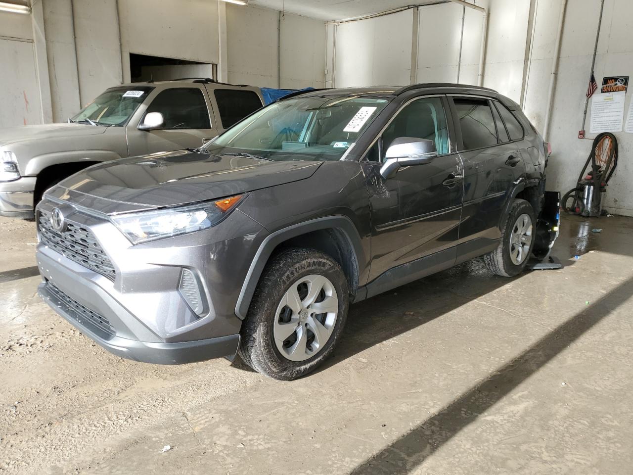 Автомобиль TOYOTA RAV4 LE 2019 | GrandCar Автомобиль TOYOTA RAV4 LE 2019 | GrandCar