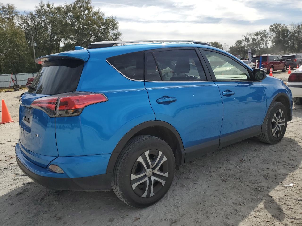 Автомобиль TOYOTA RAV4 LE 2018 | GrandCar Автомобиль TOYOTA RAV4 LE 2018 | GrandCar