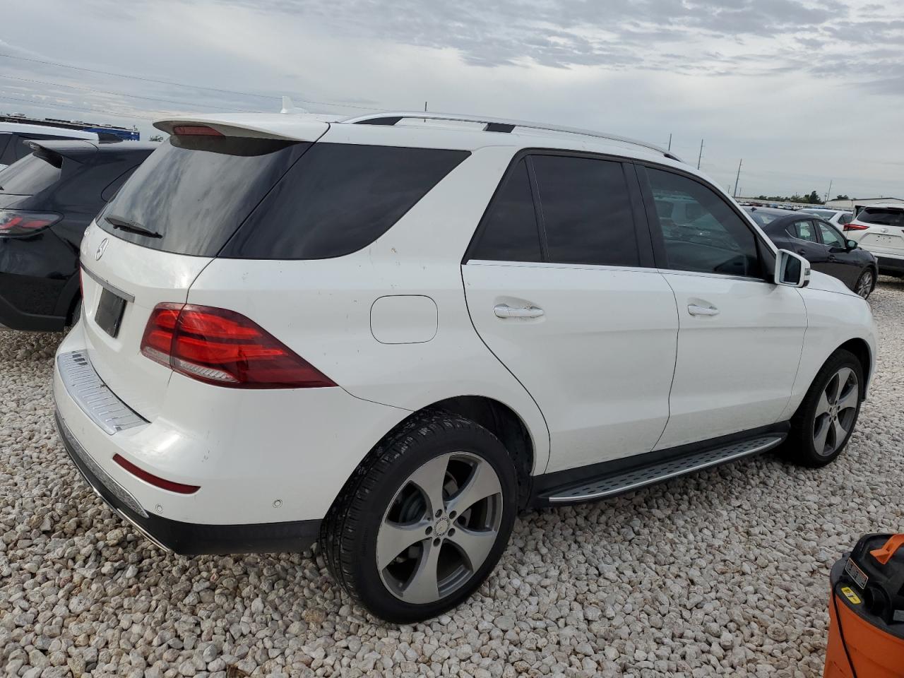 Автомобиль MERCEDES-BENZ GLE 350 2016 | GrandCar Автомобиль MERCEDES-BENZ GLE 350 2016 | GrandCar