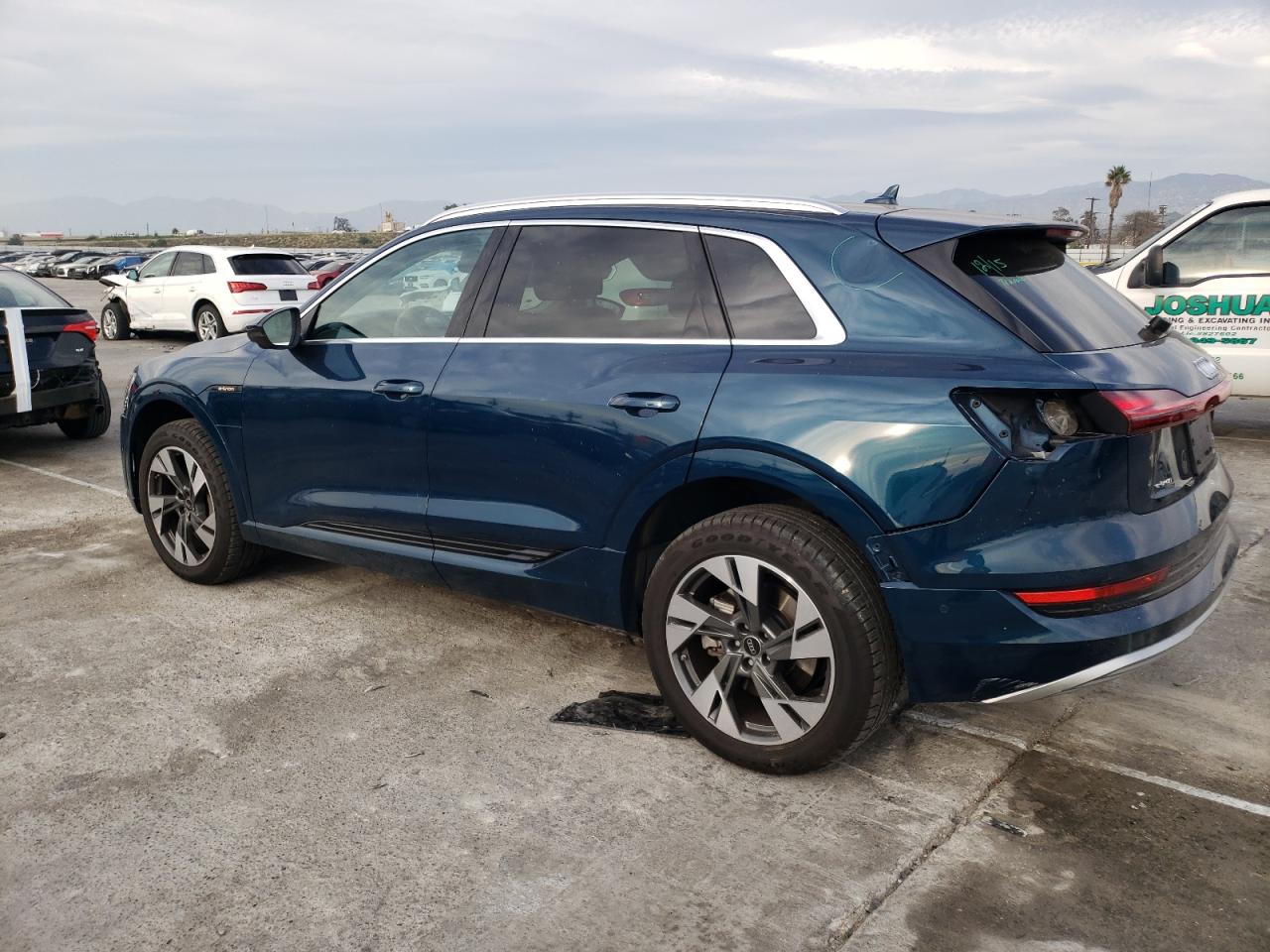 Автомобиль AUDI E-TRON PREMIUM PLUS 2023 | GrandCar Автомобиль AUDI E-TRON PREMIUM PLUS 2023 | GrandCar