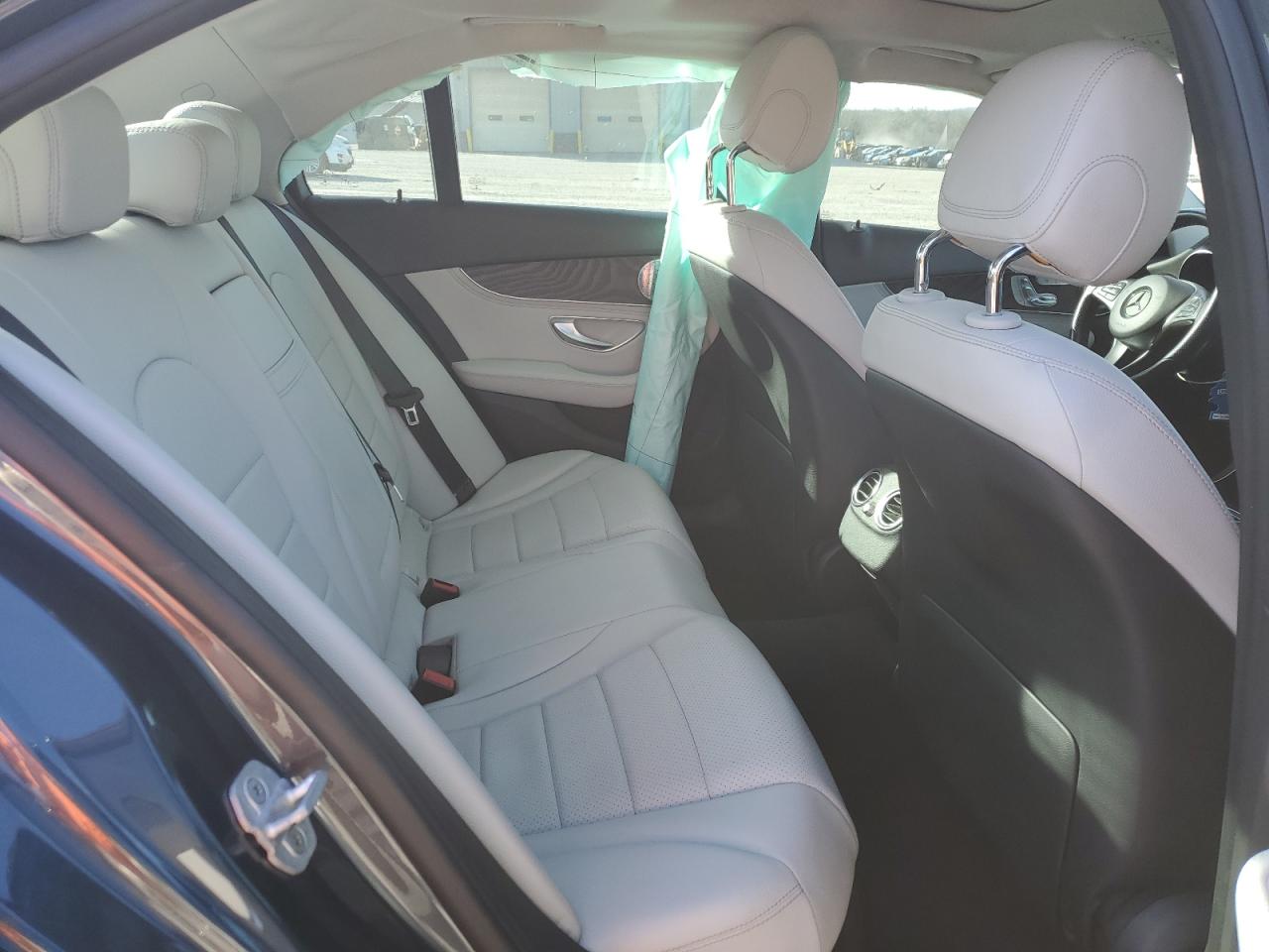 Автомобиль MERCEDES-BENZ C 300 4MATIC 2015 | GrandCar Автомобиль MERCEDES-BENZ C 300 4MATIC 2015 | GrandCar