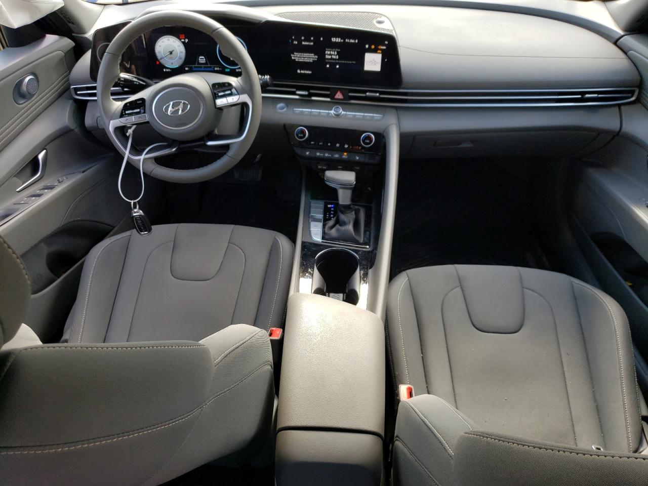 Автомобиль HYUNDAI ELANTRA SEL 2023 | GrandCar Автомобиль HYUNDAI ELANTRA SEL 2023 | GrandCar