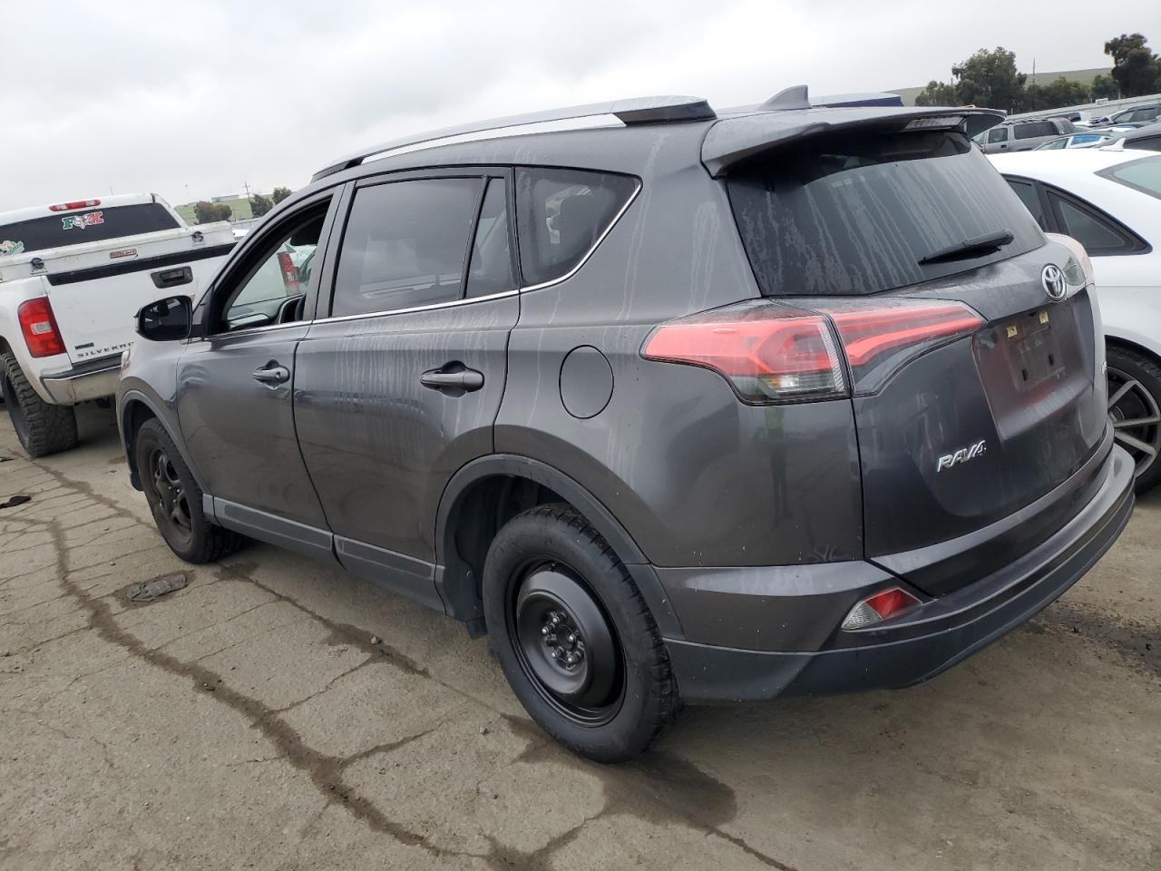 Автомобиль TOYOTA RAV4 LE 2017 | GrandCar Автомобиль TOYOTA RAV4 LE 2017 | GrandCar