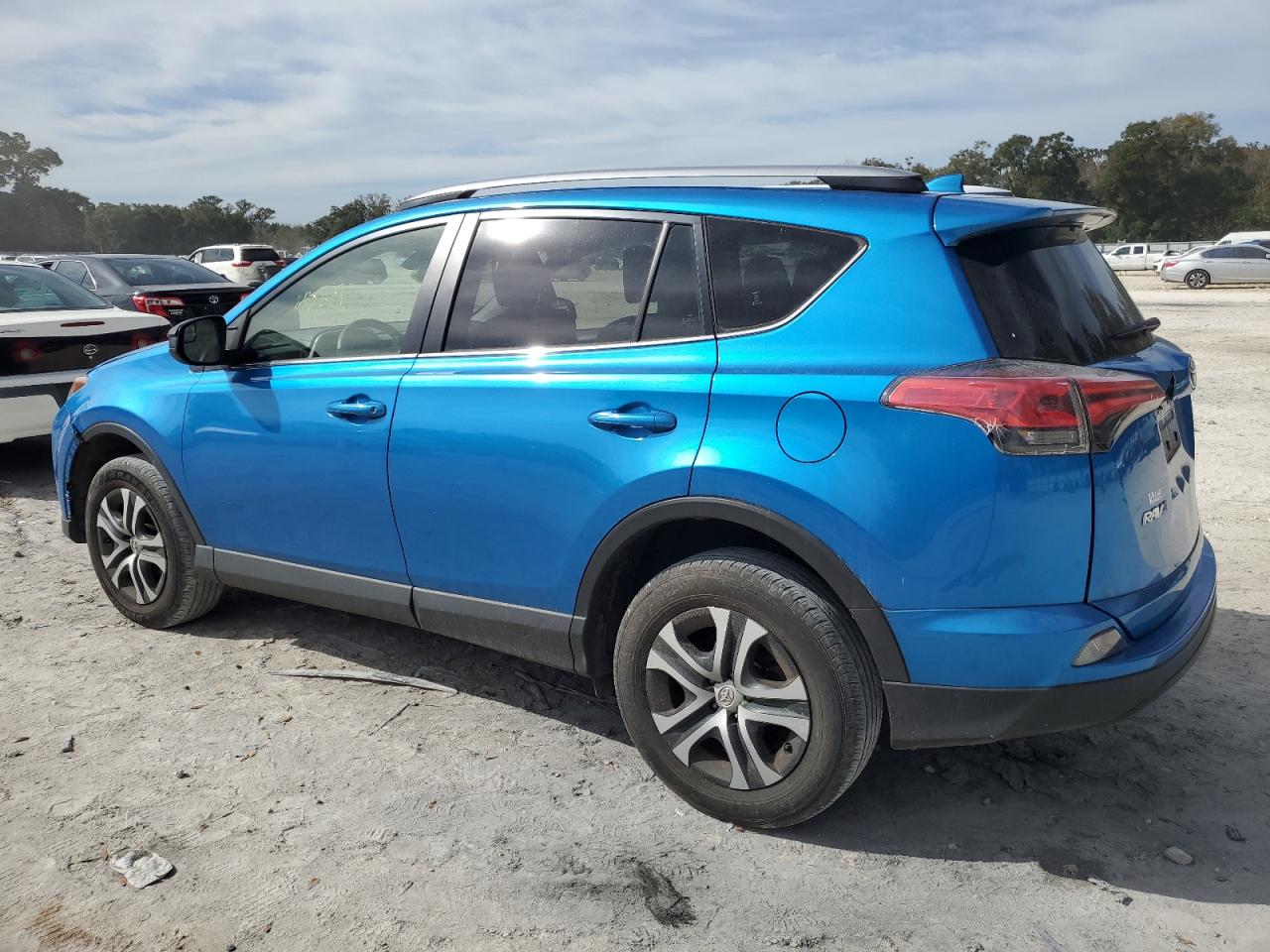 Автомобиль TOYOTA RAV4 LE 2018 | GrandCar Автомобиль TOYOTA RAV4 LE 2018 | GrandCar
