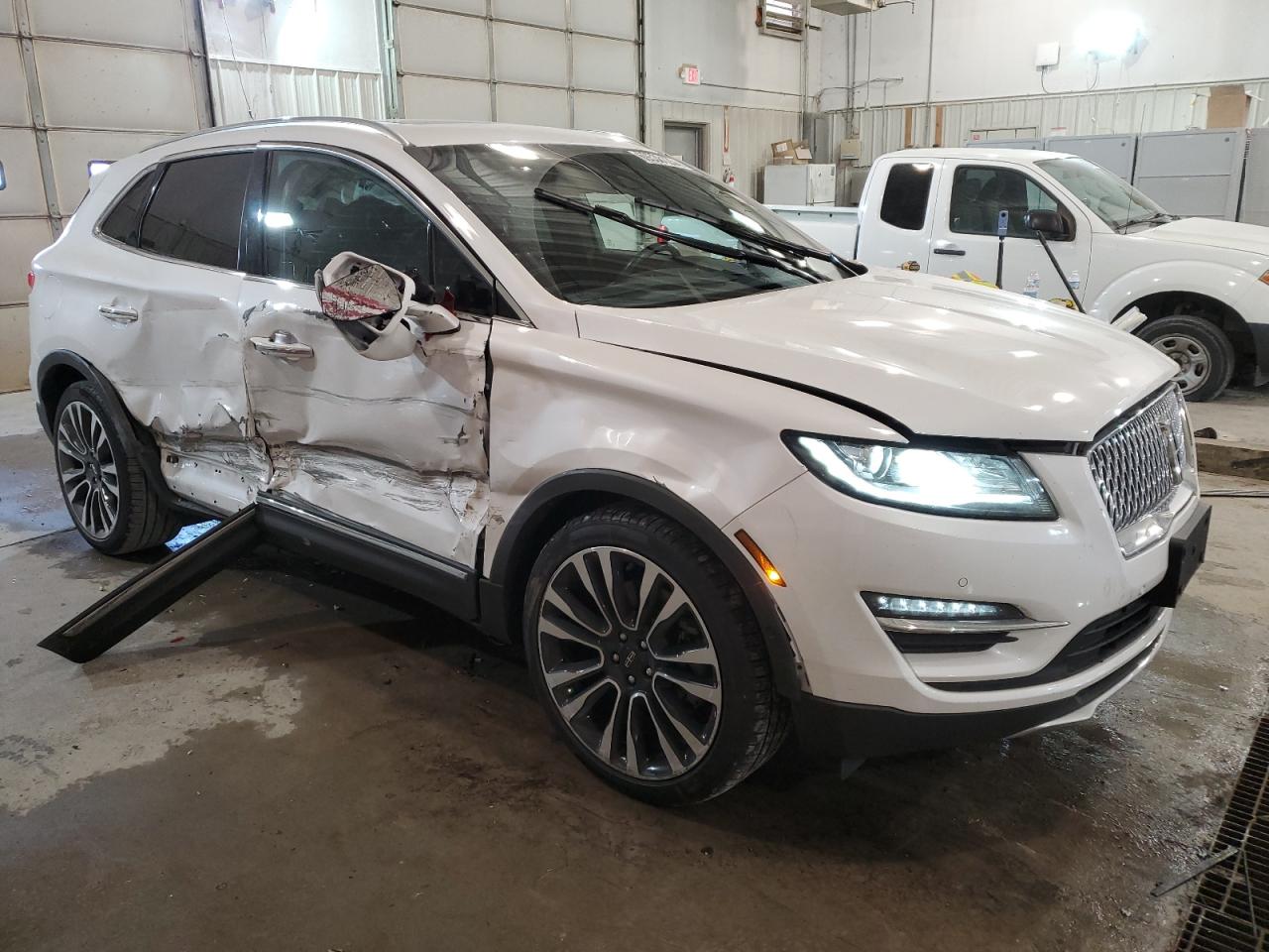 Автомобиль LINCOLN MKC RESERVE 2019 | GrandCar Автомобиль LINCOLN MKC RESERVE 2019 | GrandCar