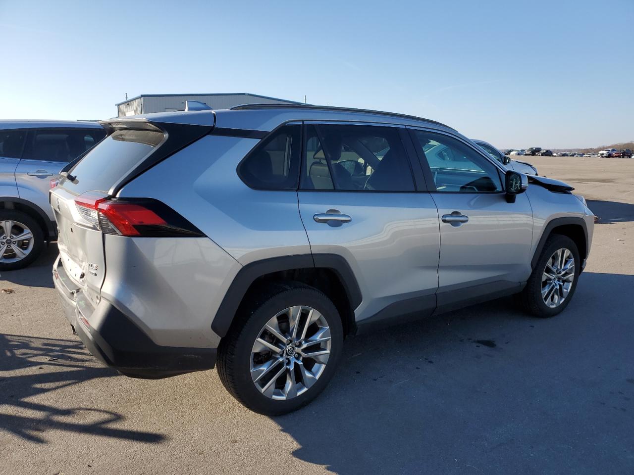 Автомобиль TOYOTA RAV4 XLE PREMIUM 2021 | GrandCar