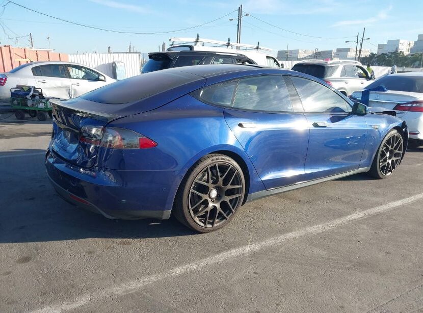 Автомобіль TESLA MODEL S 2015 | GrandCar Автомобіль TESLA MODEL S 2015 | GrandCar