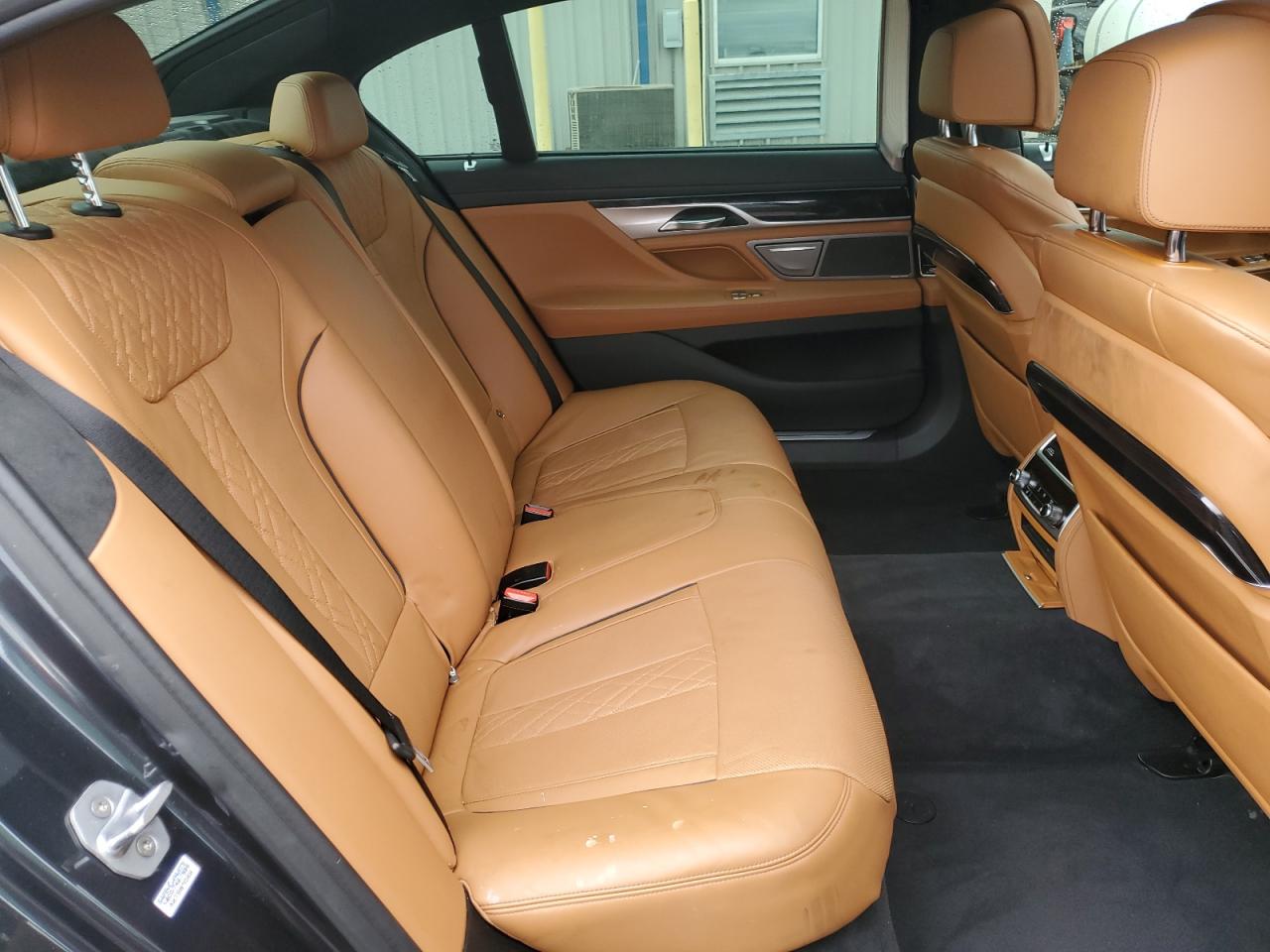 Автомобиль BMW 750 I 2016 | GrandCar Автомобиль BMW 750 I 2016 | GrandCar
