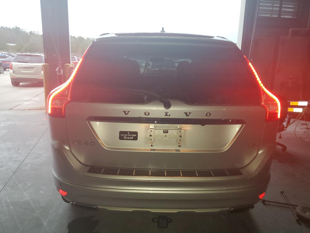 Автомобіль VOLVO XC60 T5 PREMIER 2016 | GrandCar Автомобіль VOLVO XC60 T5 PREMIER 2016 | GrandCar