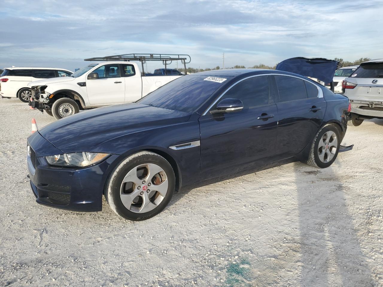 Автомобіль JAGUAR XE 2017 | GrandCar Автомобіль JAGUAR XE 2017 | GrandCar