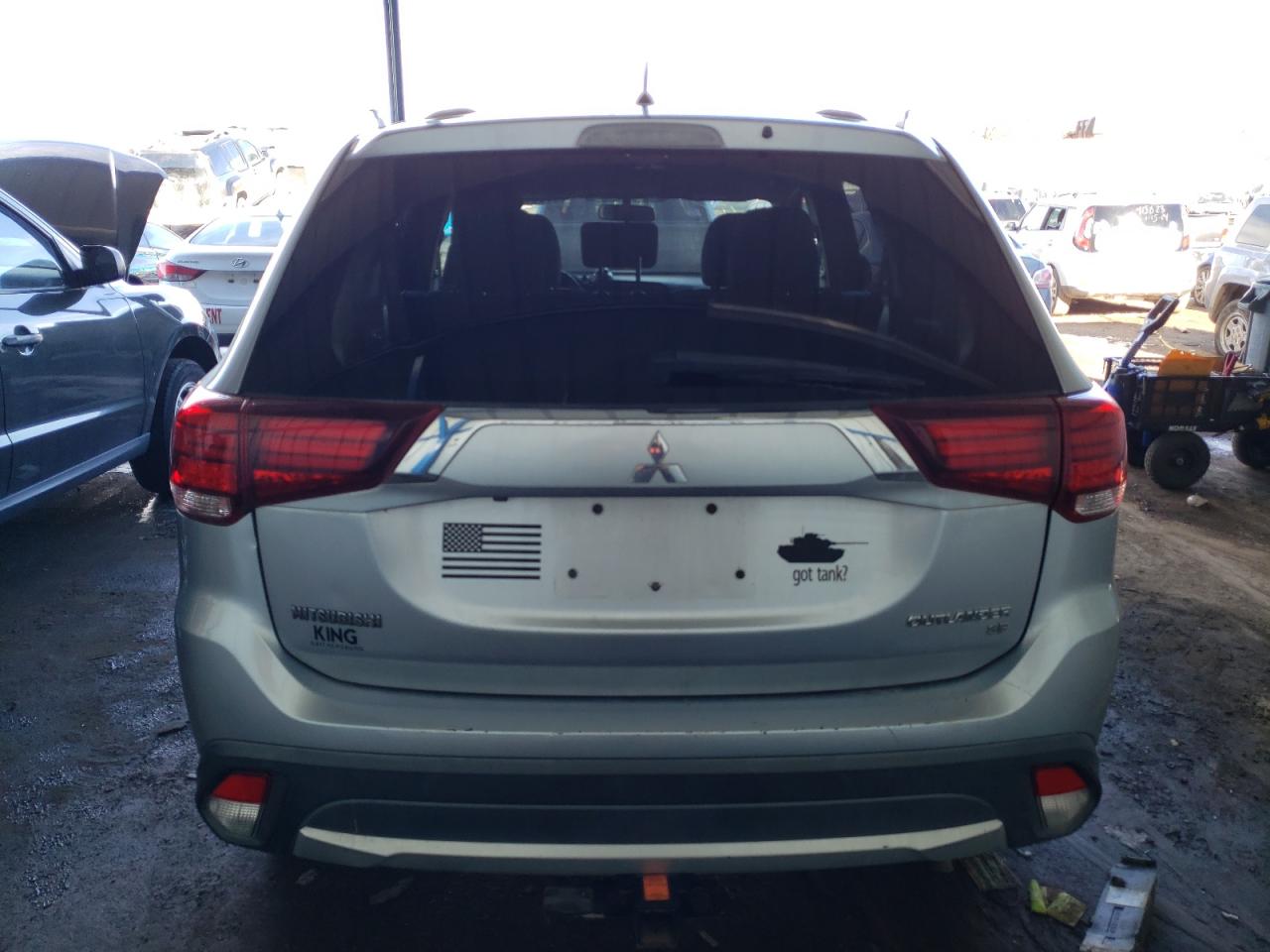 Автомобіль MITSUBISHI OUTLANDER SE 2016 | GrandCar Автомобіль MITSUBISHI OUTLANDER SE 2016 | GrandCar