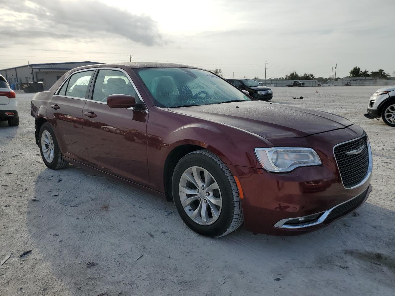 Автомобиль CHRYSLER 300 LIMITED 2016 | GrandCar Автомобиль CHRYSLER 300 LIMITED 2016 | GrandCar