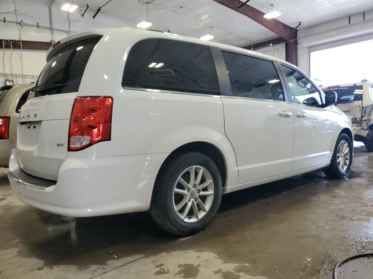 Автомобиль DODGE GRAND CARAVAN SXT 2020 | GrandCar Автомобиль DODGE GRAND CARAVAN SXT 2020 | GrandCar