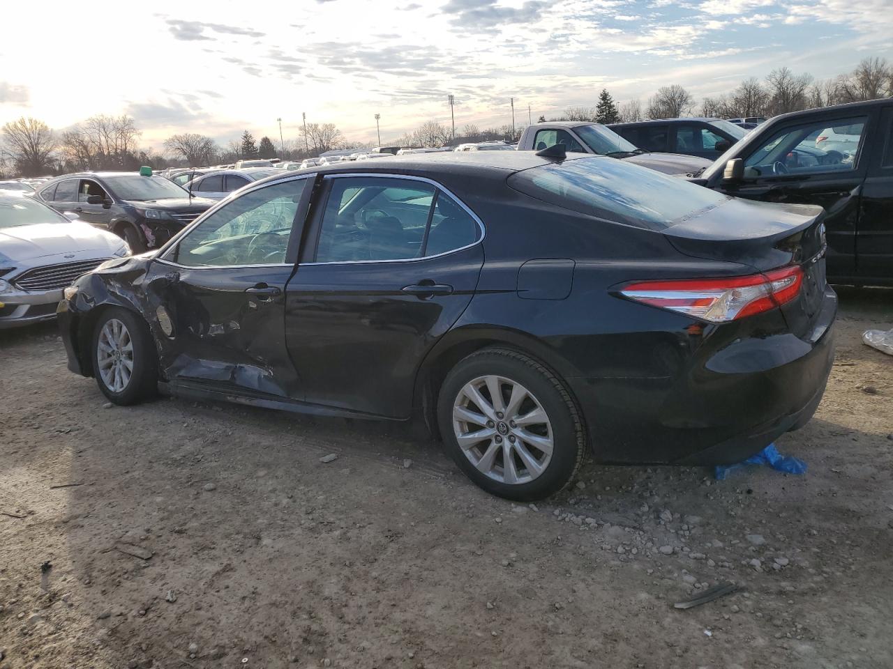 Автомобиль TOYOTA CAMRY LE 2019 | GrandCar Автомобиль TOYOTA CAMRY LE 2019 | GrandCar