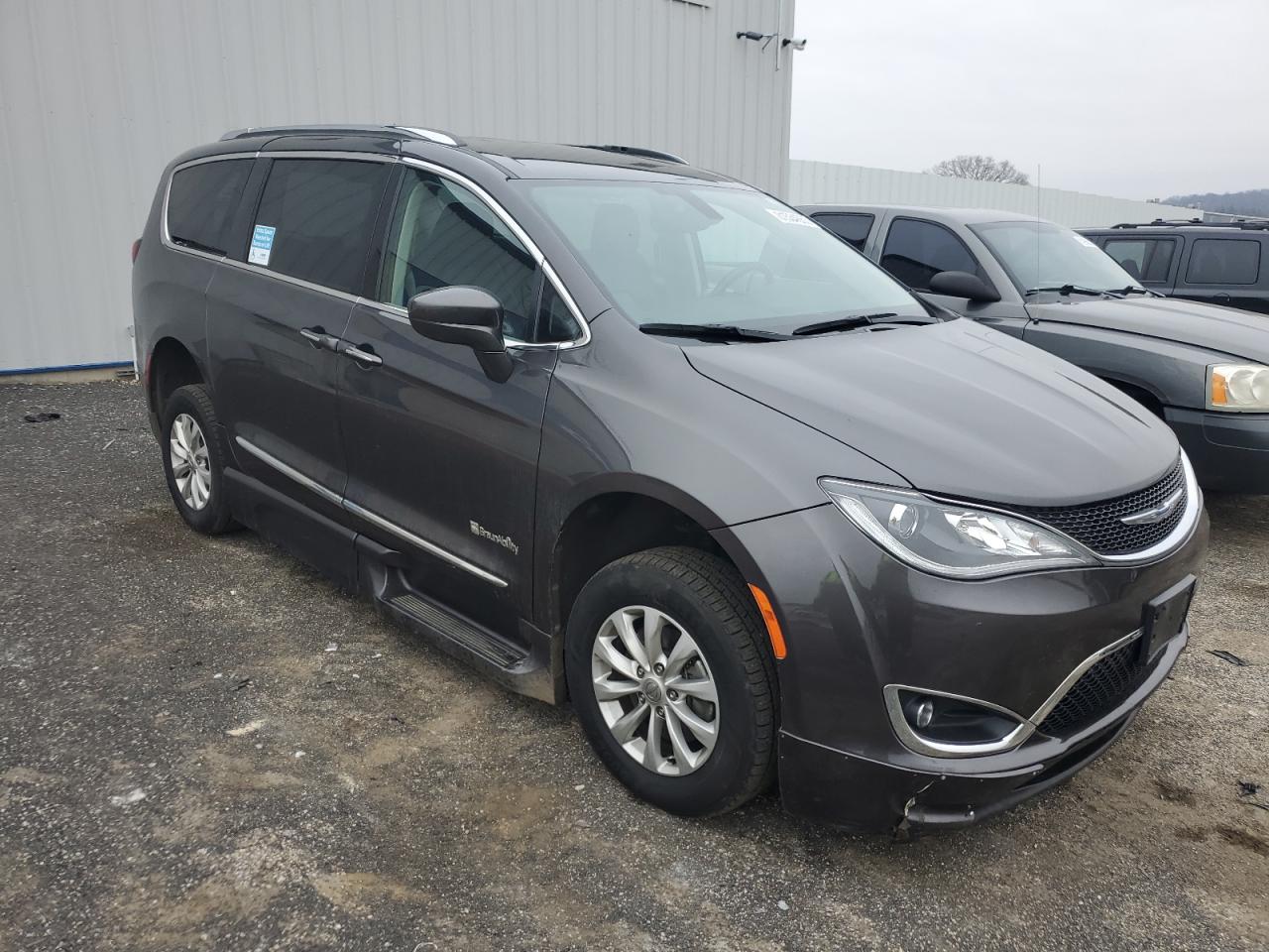 Автомобиль CHRYSLER PACIFICA TOURING L 2018 | GrandCar Автомобиль CHRYSLER PACIFICA TOURING L 2018 | GrandCar