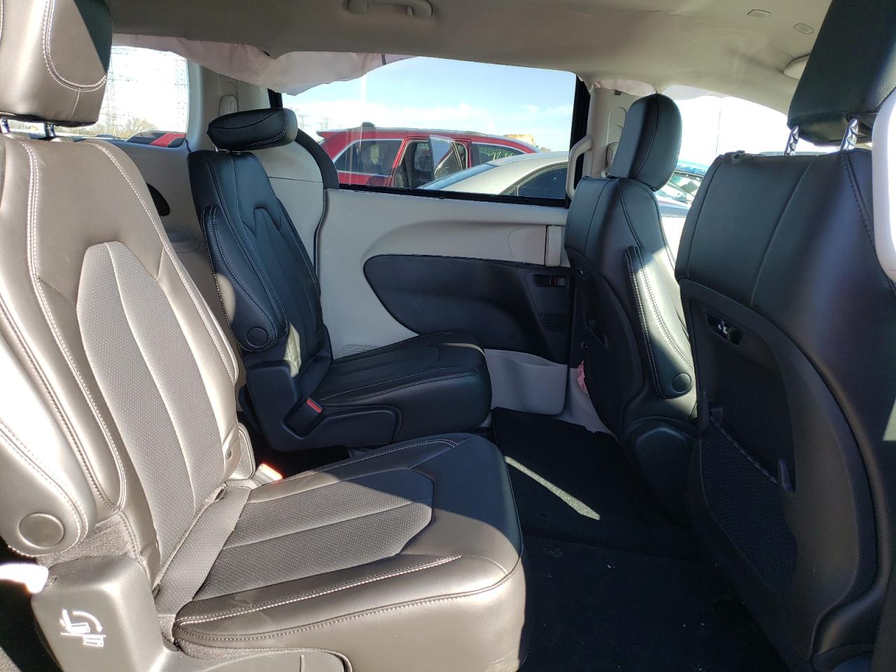 Автомобиль CHRYSLER PACIFICA TOURING L 2023 | GrandCar Автомобиль CHRYSLER PACIFICA TOURING L 2023 | GrandCar