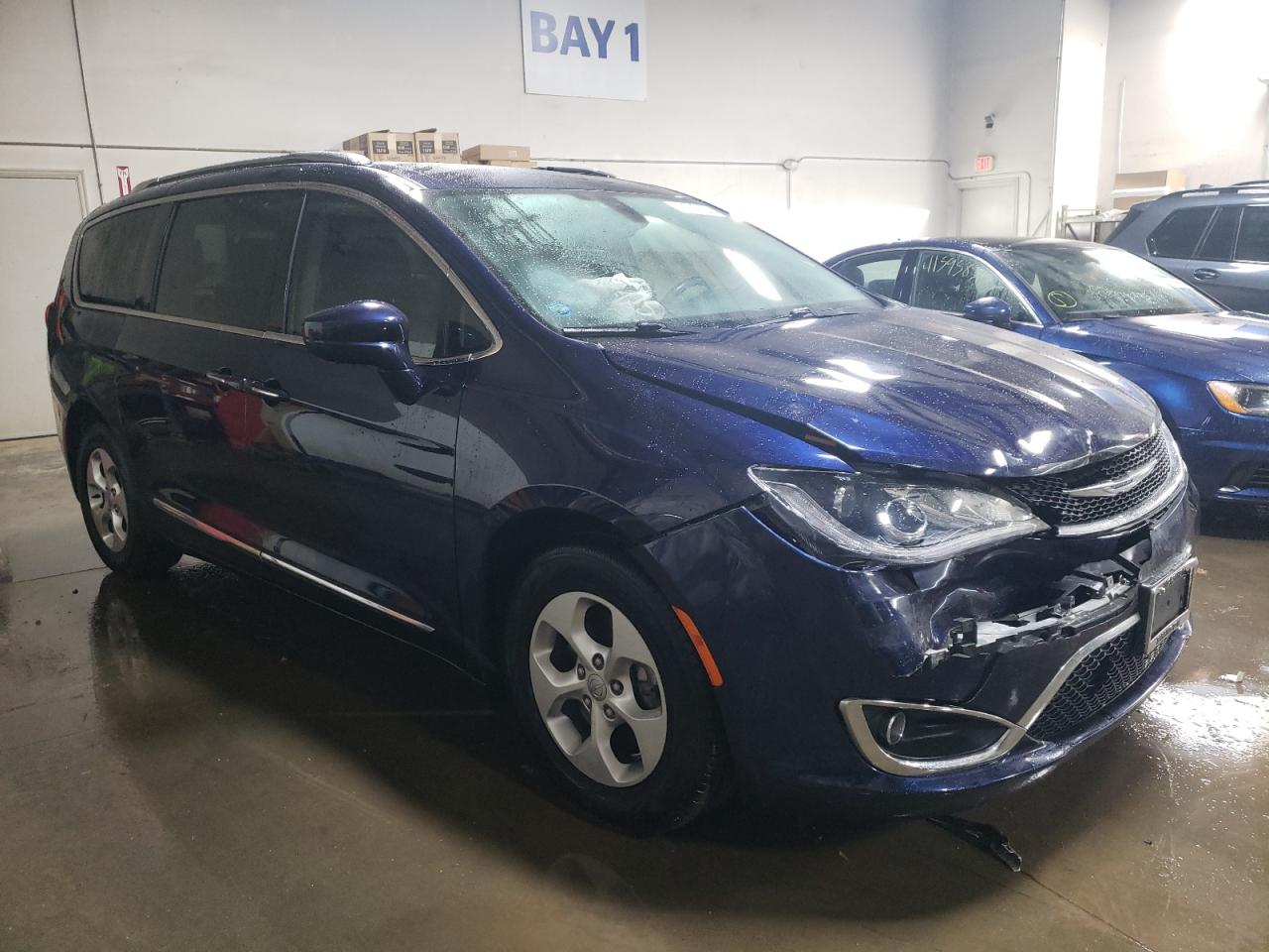 Автомобиль CHRYSLER PACIFICA TOURING L PLUS 2017 | GrandCar Автомобиль CHRYSLER PACIFICA TOURING L PLUS 2017 | GrandCar