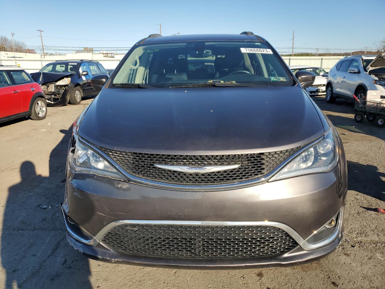 Автомобіль CHRYSLER PACIFICA TOURING L 2017 | GrandCar Автомобіль CHRYSLER PACIFICA TOURING L 2017 | GrandCar