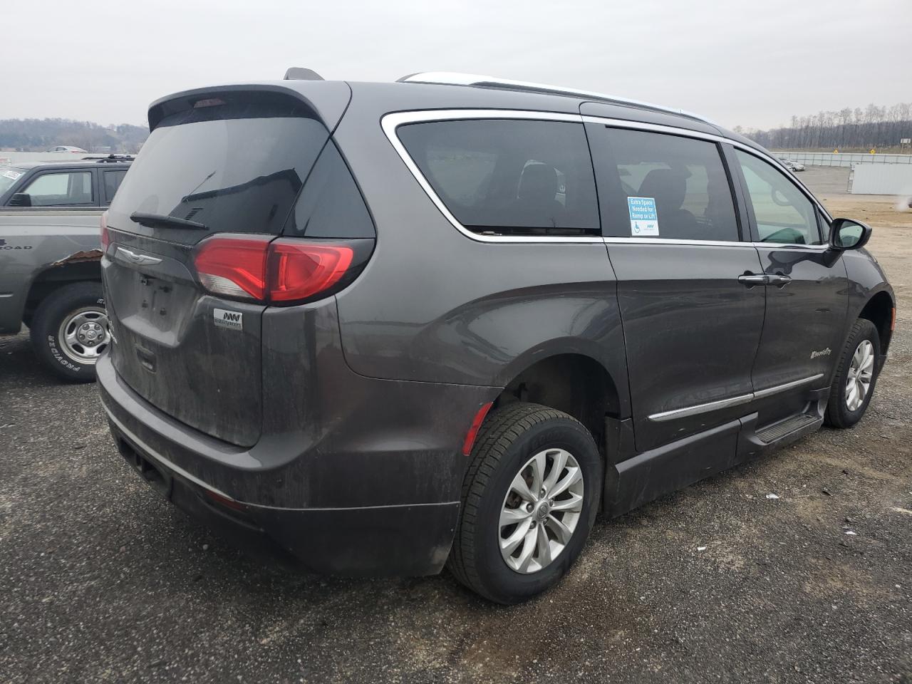 Автомобиль CHRYSLER PACIFICA TOURING L 2018 | GrandCar Автомобиль CHRYSLER PACIFICA TOURING L 2018 | GrandCar