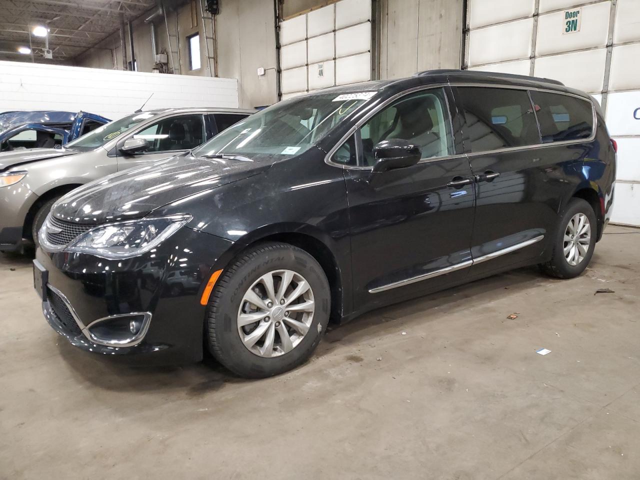 Автомобіль CHRYSLER PACIFICA TOURING L 2017 | GrandCar