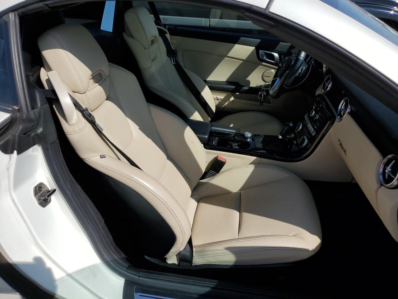 Автомобиль MERCEDES-BENZ SLK 250 2015 | GrandCar Автомобиль MERCEDES-BENZ SLK 250 2015 | GrandCar