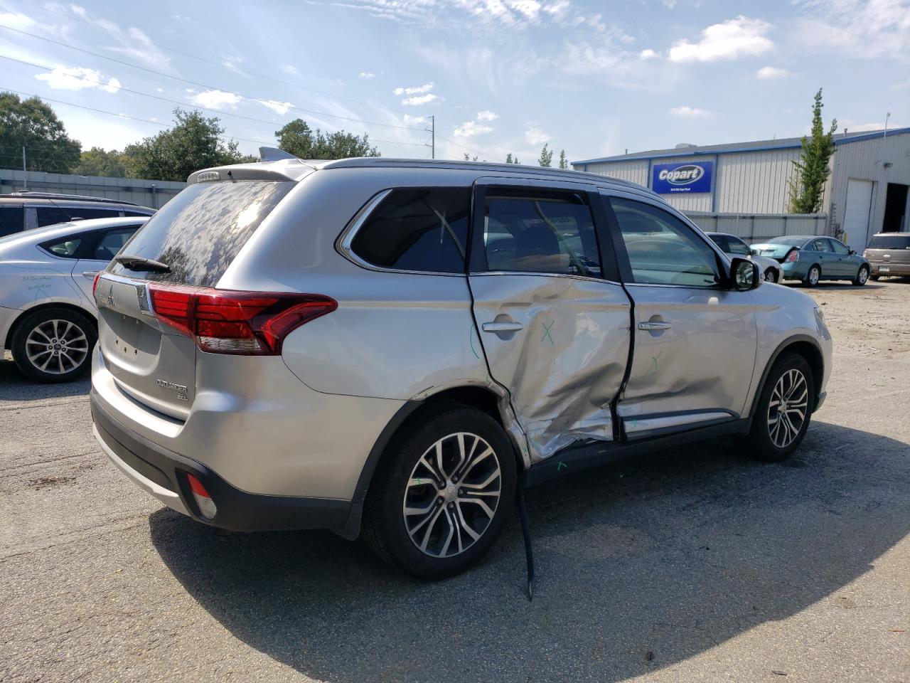 Автомобіль MITSUBISHI OUTLANDER SE 2018 | GrandCar Автомобіль MITSUBISHI OUTLANDER SE 2018 | GrandCar