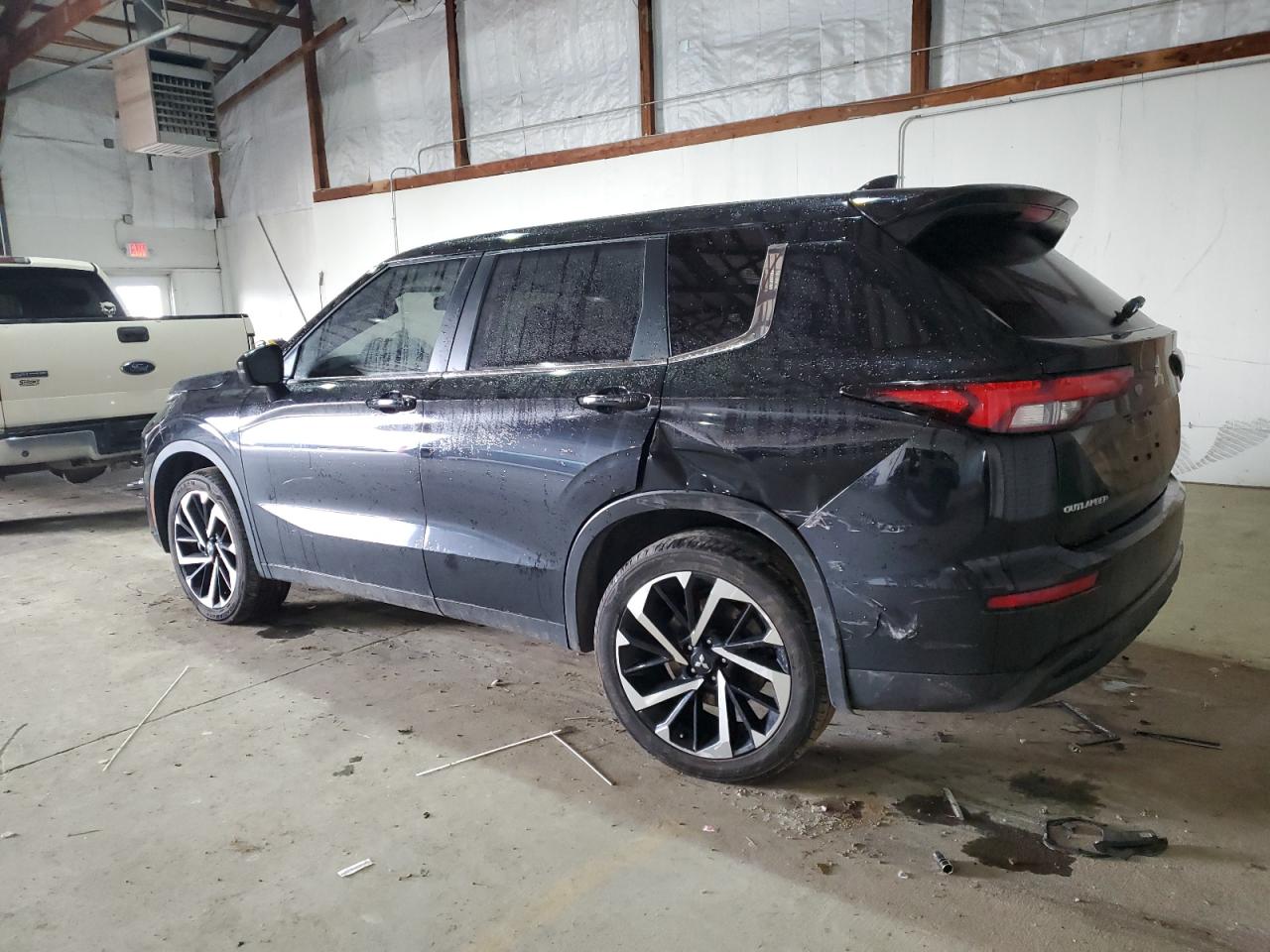 Автомобіль MITSUBISHI OUTLANDER ES 2022 | GrandCar Автомобіль MITSUBISHI OUTLANDER ES 2022 | GrandCar