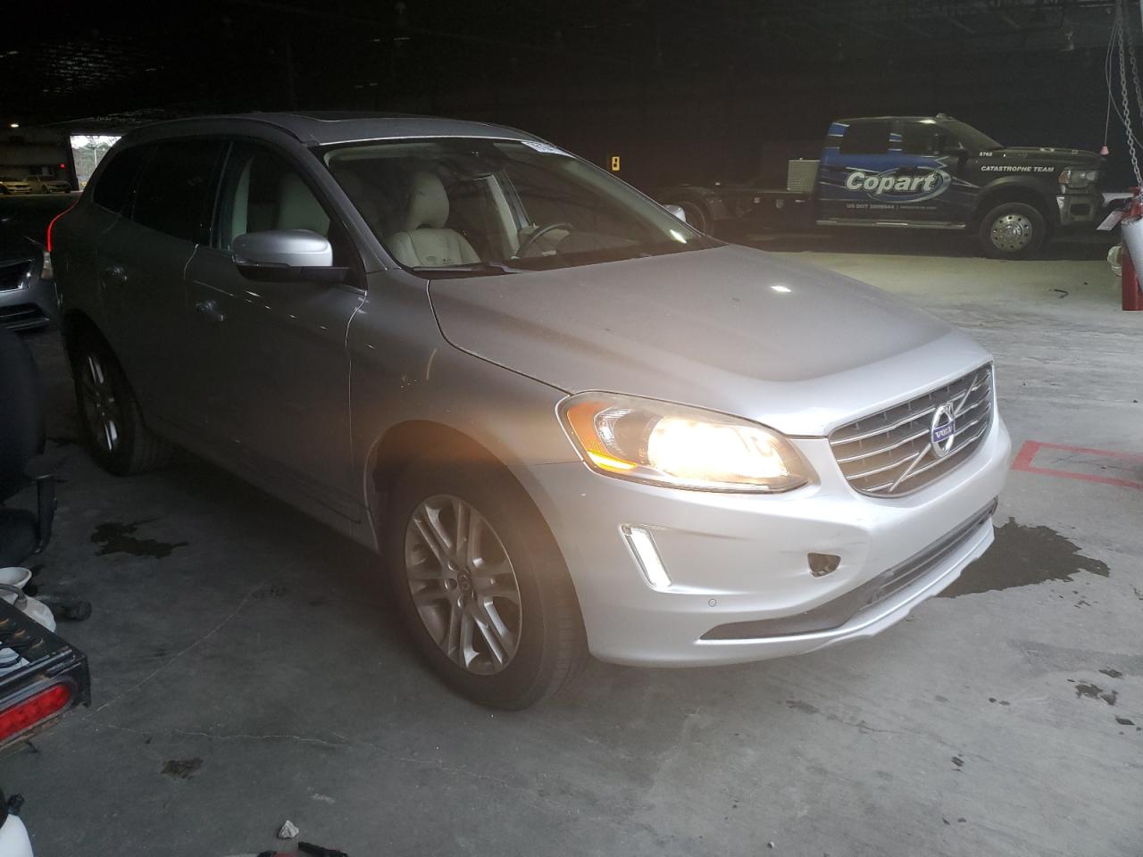 Автомобіль VOLVO XC60 T5 PREMIER 2016 | GrandCar Автомобіль VOLVO XC60 T5 PREMIER 2016 | GrandCar