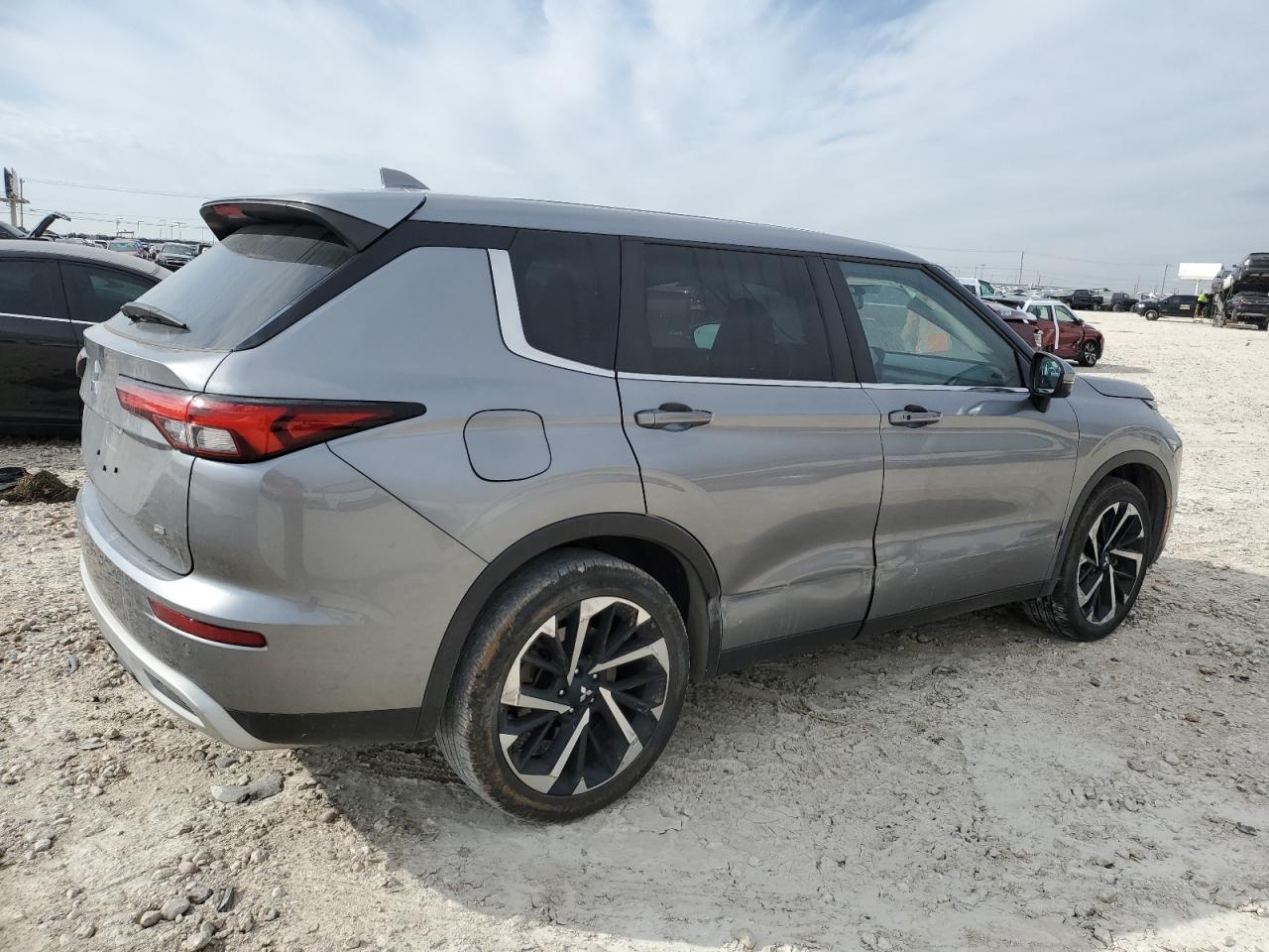 Автомобіль MITSUBISHI OUTLANDER SE 2022 | GrandCar Автомобіль MITSUBISHI OUTLANDER SE 2022 | GrandCar