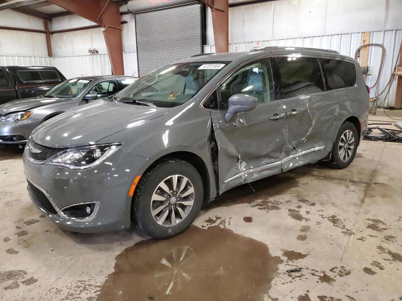 Автомобиль CHRYSLER PACIFICA TOURING L PLUS 2020 | GrandCar Автомобиль CHRYSLER PACIFICA TOURING L PLUS 2020 | GrandCar