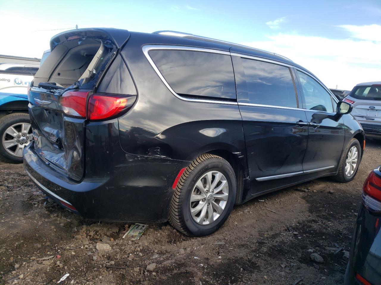 Автомобиль CHRYSLER PACIFICA TOURING L 2018 | GrandCar Автомобиль CHRYSLER PACIFICA TOURING L 2018 | GrandCar