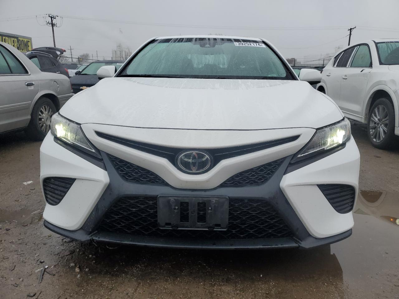 Автомобиль TOYOTA CAMRY SE 2018 | GrandCar Автомобиль TOYOTA CAMRY SE 2018 | GrandCar