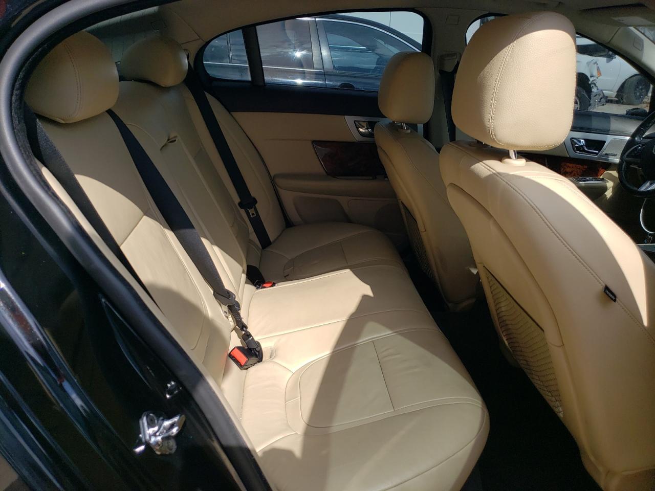 Автомобіль JAGUAR XF PREMIUM 2015 | GrandCar Автомобіль JAGUAR XF PREMIUM 2015 | GrandCar