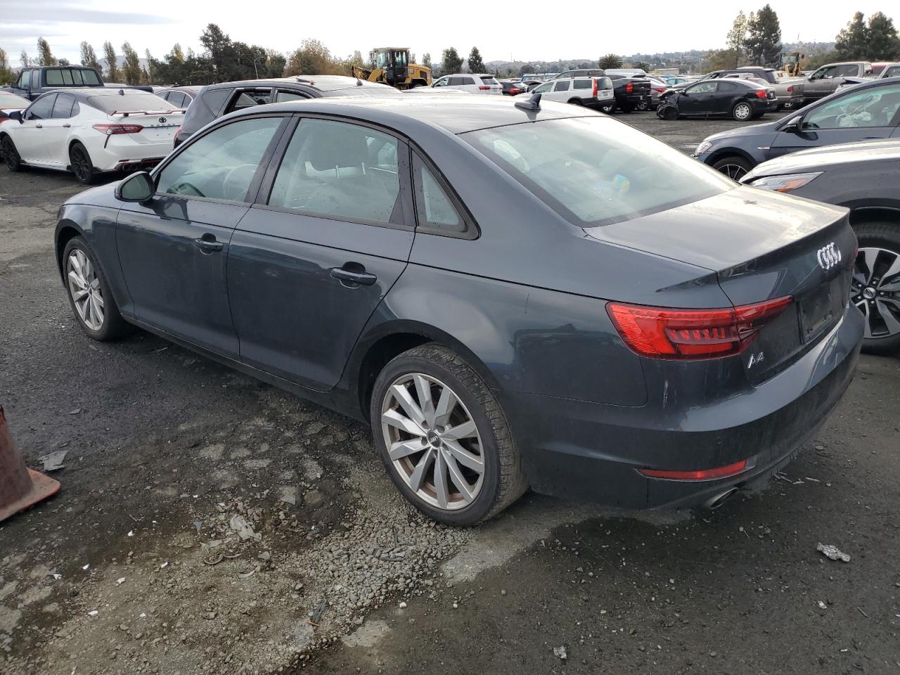 Автомобиль AUDI A4 PREMIUM 2017 | GrandCar Автомобиль AUDI A4 PREMIUM 2017 | GrandCar