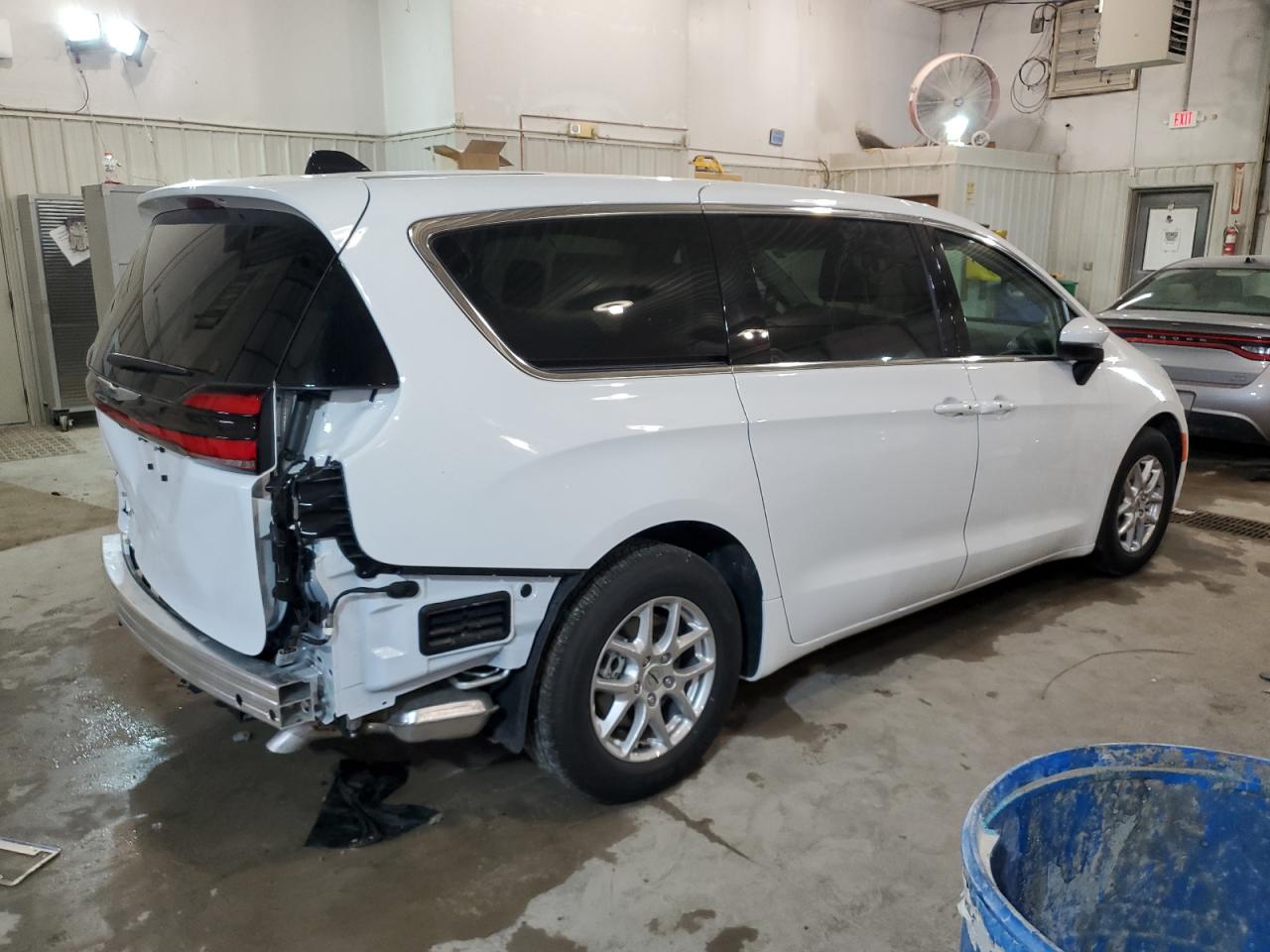 Автомобиль CHRYSLER PACIFICA TOURING L 2023 | GrandCar Автомобиль CHRYSLER PACIFICA TOURING L 2023 | GrandCar
