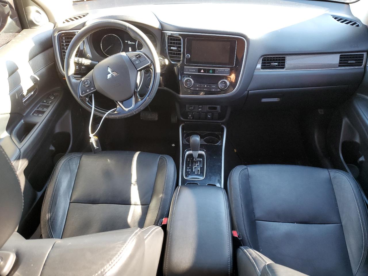 Автомобіль MITSUBISHI OUTLANDER SE 2019 | GrandCar Автомобіль MITSUBISHI OUTLANDER SE 2019 | GrandCar