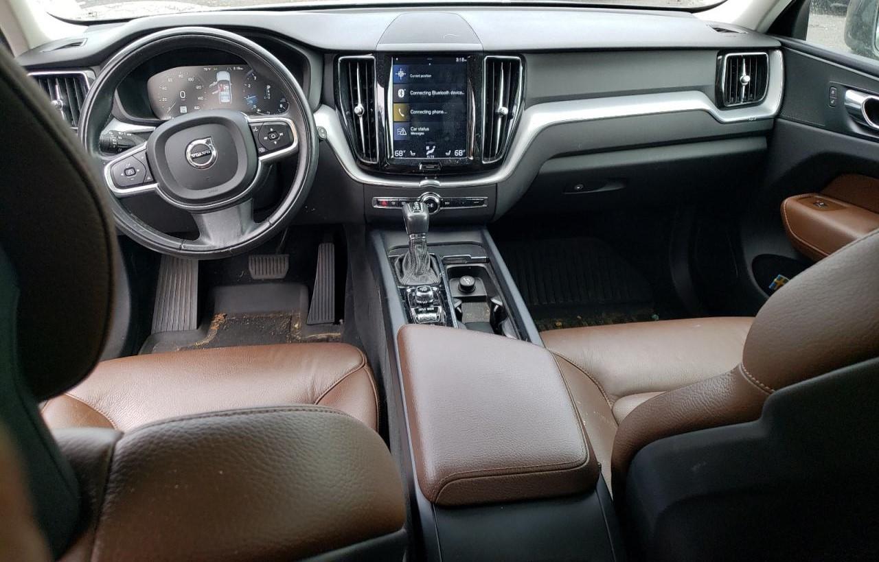 Автомобіль VOLVO XC60 T5 MOMENTUM 2018 | GrandCar Автомобіль VOLVO XC60 T5 MOMENTUM 2018 | GrandCar