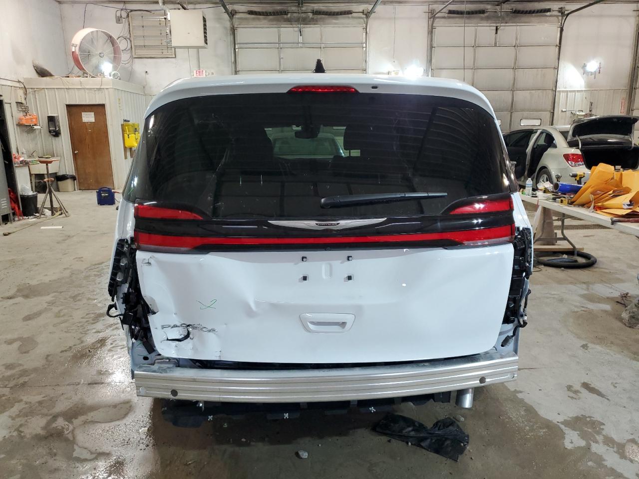 Автомобиль CHRYSLER PACIFICA TOURING L 2023 | GrandCar Автомобиль CHRYSLER PACIFICA TOURING L 2023 | GrandCar