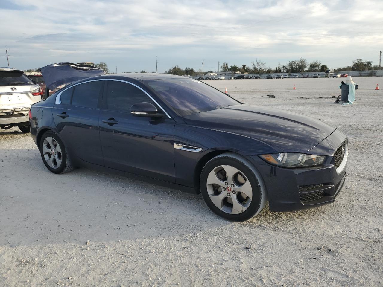 Автомобіль JAGUAR XE 2017 | GrandCar Автомобіль JAGUAR XE 2017 | GrandCar