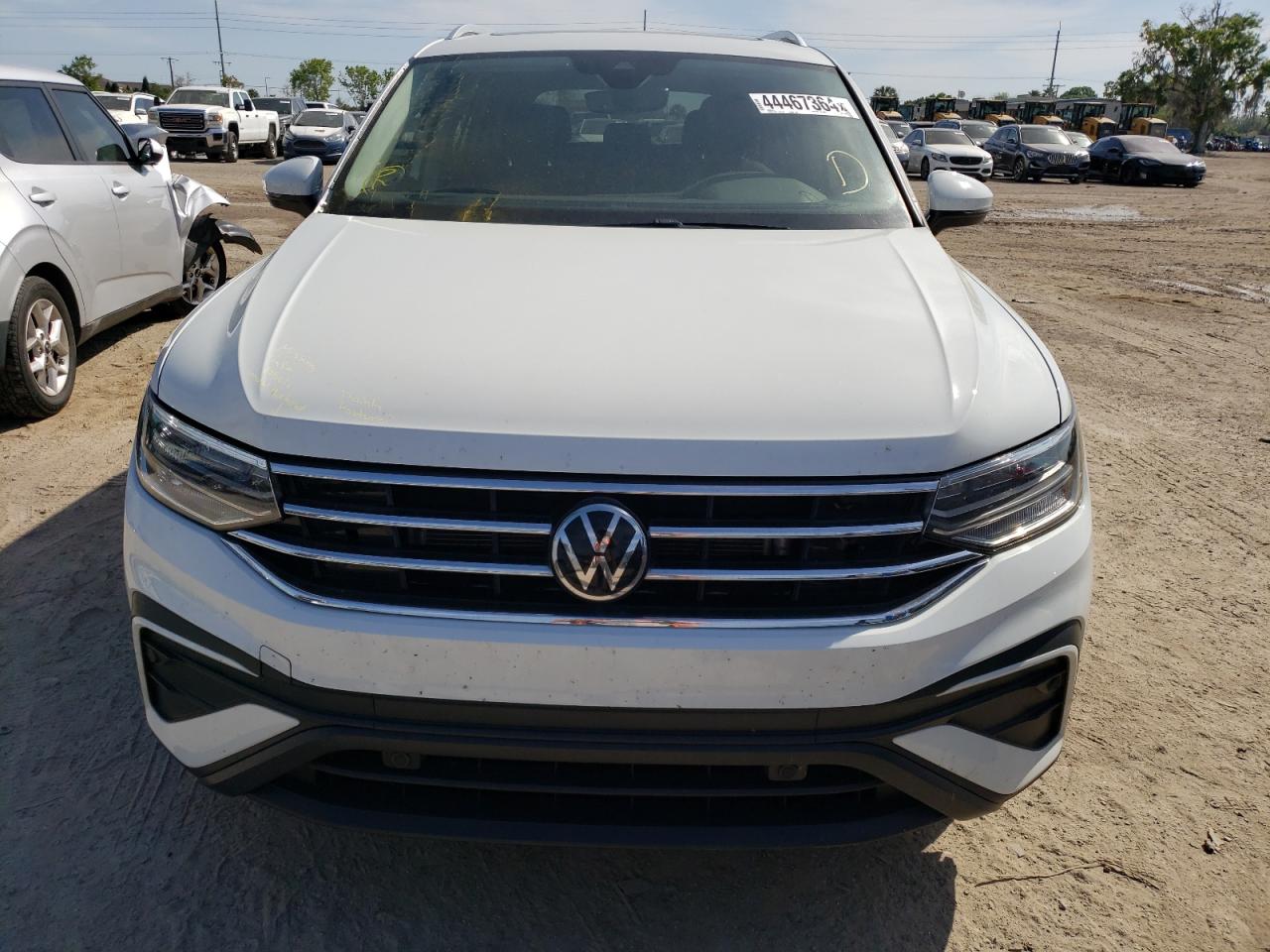 Автомобіль VOLKSWAGEN TIGUAN SE 2022 | GrandCar Автомобіль VOLKSWAGEN TIGUAN SE 2022 | GrandCar