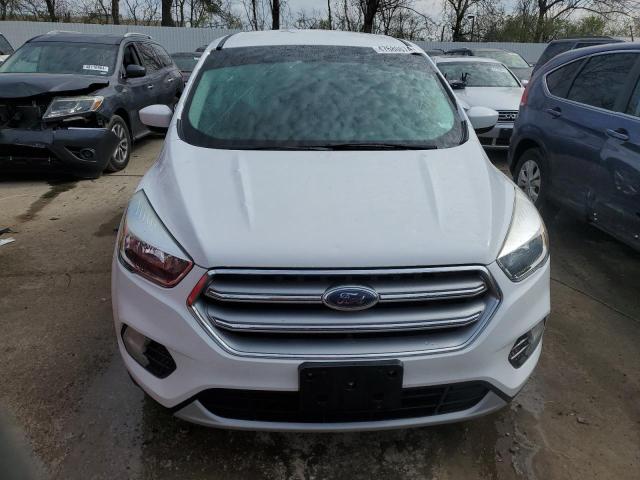 Автомобиль FORD ESCAPE SE 2017 | GrandCar Автомобиль FORD ESCAPE SE 2017 | GrandCar
