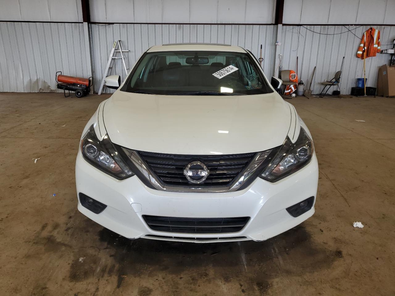 Автомобіль NISSAN ALTIMA 2017 | GrandCar Автомобіль NISSAN ALTIMA 2017 | GrandCar