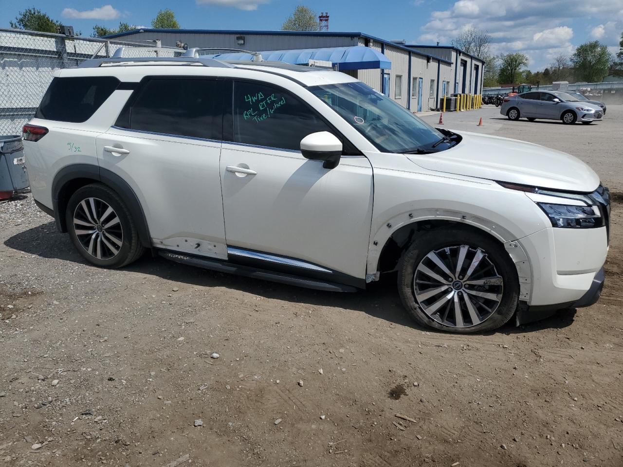 Автомобиль NISSAN PATHFINDER PLATINUM 2023 | GrandCar Автомобиль NISSAN PATHFINDER PLATINUM 2023 | GrandCar
