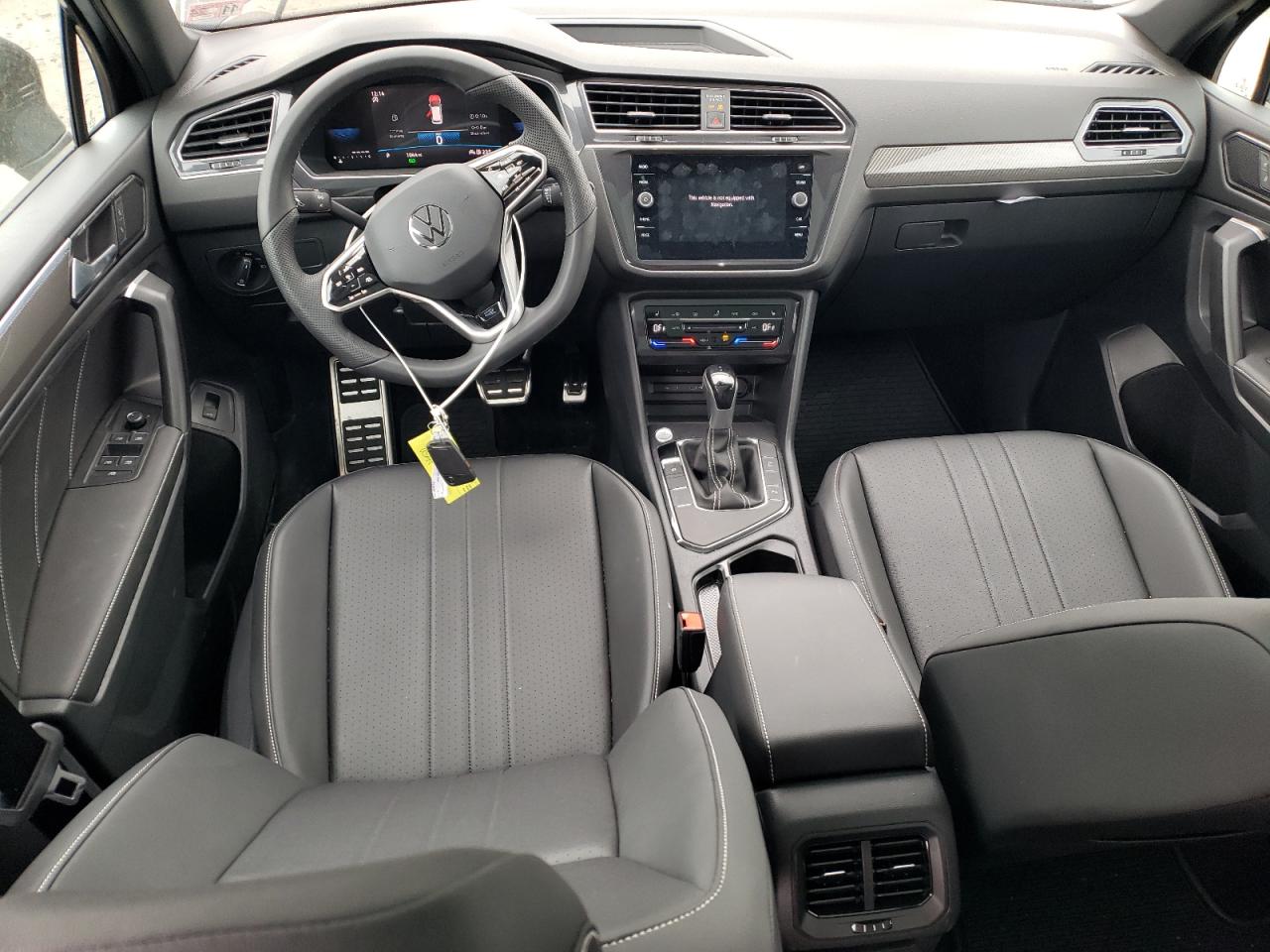 Автомобиль VOLKSWAGEN TIGUAN SE R-LINE BLACK 2024 | GrandCar Автомобиль VOLKSWAGEN TIGUAN SE R-LINE BLACK 2024 | GrandCar