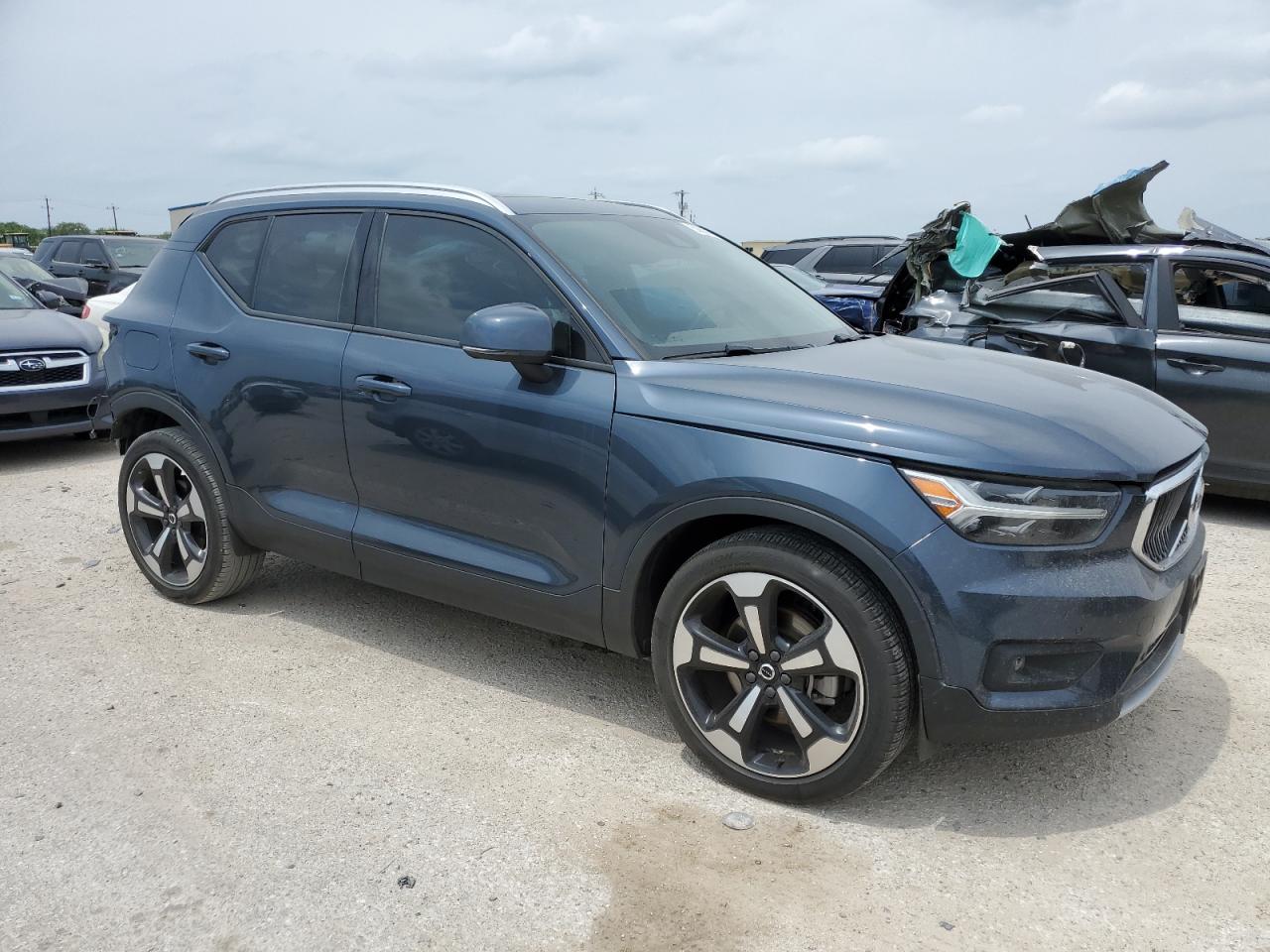 Автомобиль VOLVO XC40 T4 MOMENTUM 2021 | GrandCar Автомобиль VOLVO XC40 T4 MOMENTUM 2021 | GrandCar