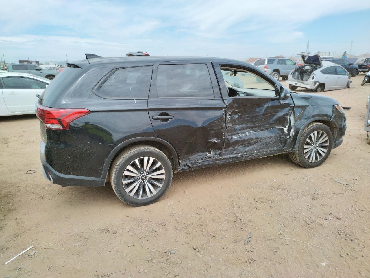 Автомобиль MITSUBISHI OUTLANDER SE 2020 | GrandCar Автомобиль MITSUBISHI OUTLANDER SE 2020 | GrandCar