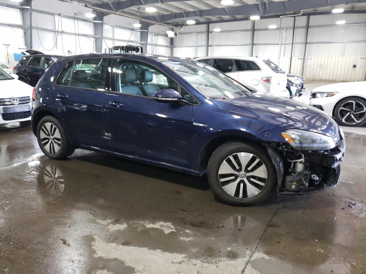 Автомобиль VOLKSWAGEN E-GOLF SEL PREMIUM 2016 | GrandCar